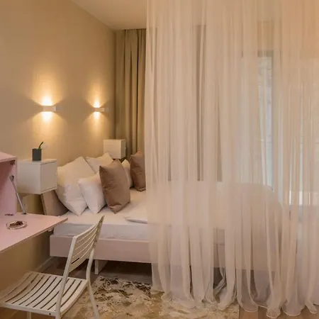 Blackhome I Contactless Check-in Hotel apartamentowy 4*