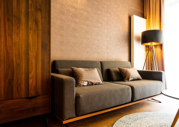 Blackhome I Contactless Check-in Апарт-готель 4*