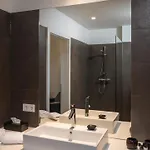 Blackhome I Contactless Check-in Апарт-готель 4*