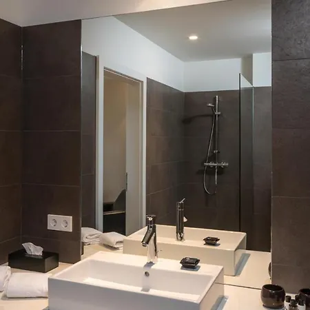 Blackhome I Contactless Check-in Апарт-отель 4*