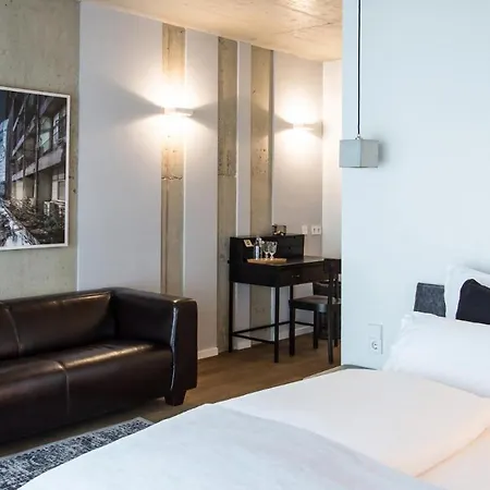 Blackhome I Contactless Check-in Aparthotel