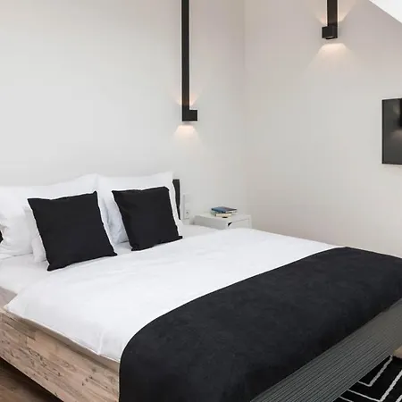 Апарт-отель Blackhome I Contactless Check-in 4*