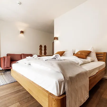 Blackhome I Contactless Check-in Aparthotel