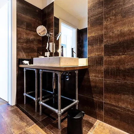 Blackhome I Contactless Check-in Aparthotel