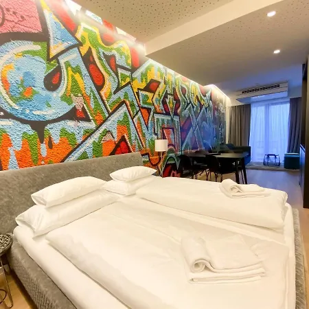 Blackhome I Contactless Check-in 4* Грац