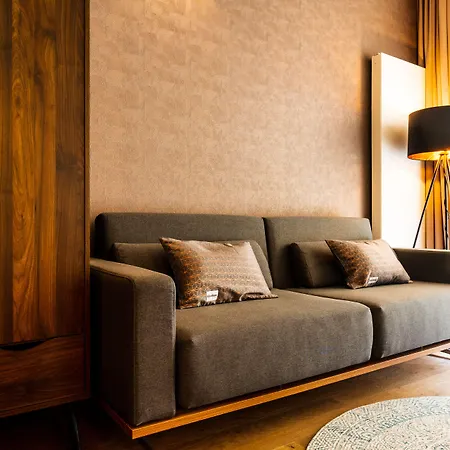 Blackhome I Contactless Check-in Apartahotel 4*