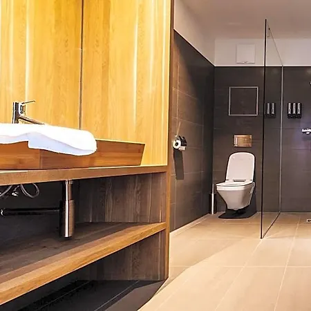 Blackhome I Contactless Check-in Apartahotel