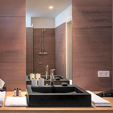 Blackhome I Contactless Check-in Apartahotel