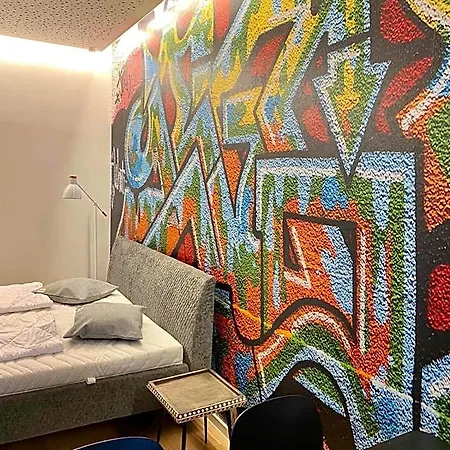 Blackhome I Contactless Check-in Апарт-готель 4*