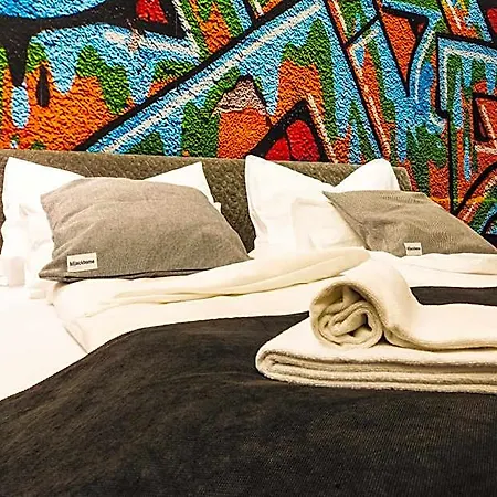 Blackhome I Contactless Check-in Apartahotel Graz