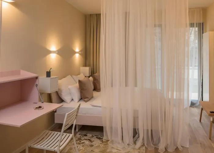 Blackhome I Contactless Check-in Apart-hotel 4*