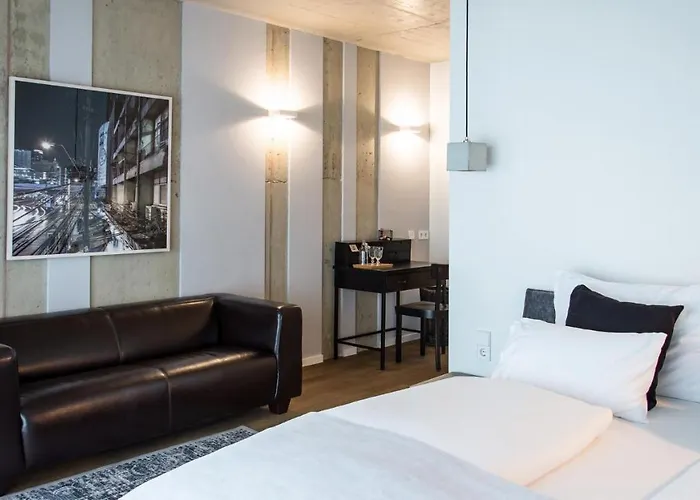 Blackhome I Contactless Check-in Apartahotel