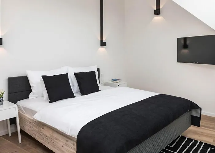 Lägenhetshotell Blackhome I Contactless Check-in 4*