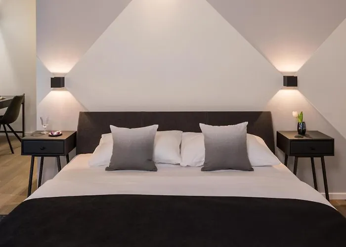 Blackhome I Contactless Check-in Lägenhetshotell 4*